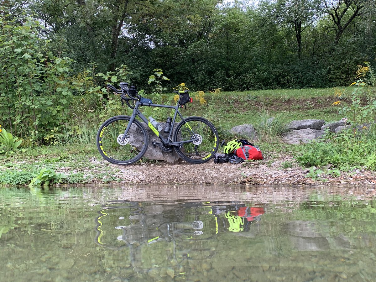 Big_Matze42's tweet photo. With a bit of dedicated #effort on my #CycloX/#TriBike #crossbreed Lake Heimstetten can be reached in just 42mins instead of the 1h03mins necessary with the #MTB.
But tonight’s cold rain didn’t do much good to this lake’s #cozinesss, either... 🥶😜🤣
#cycling #roadbike #lakeswim https://t.co/ZIUzRDmaro