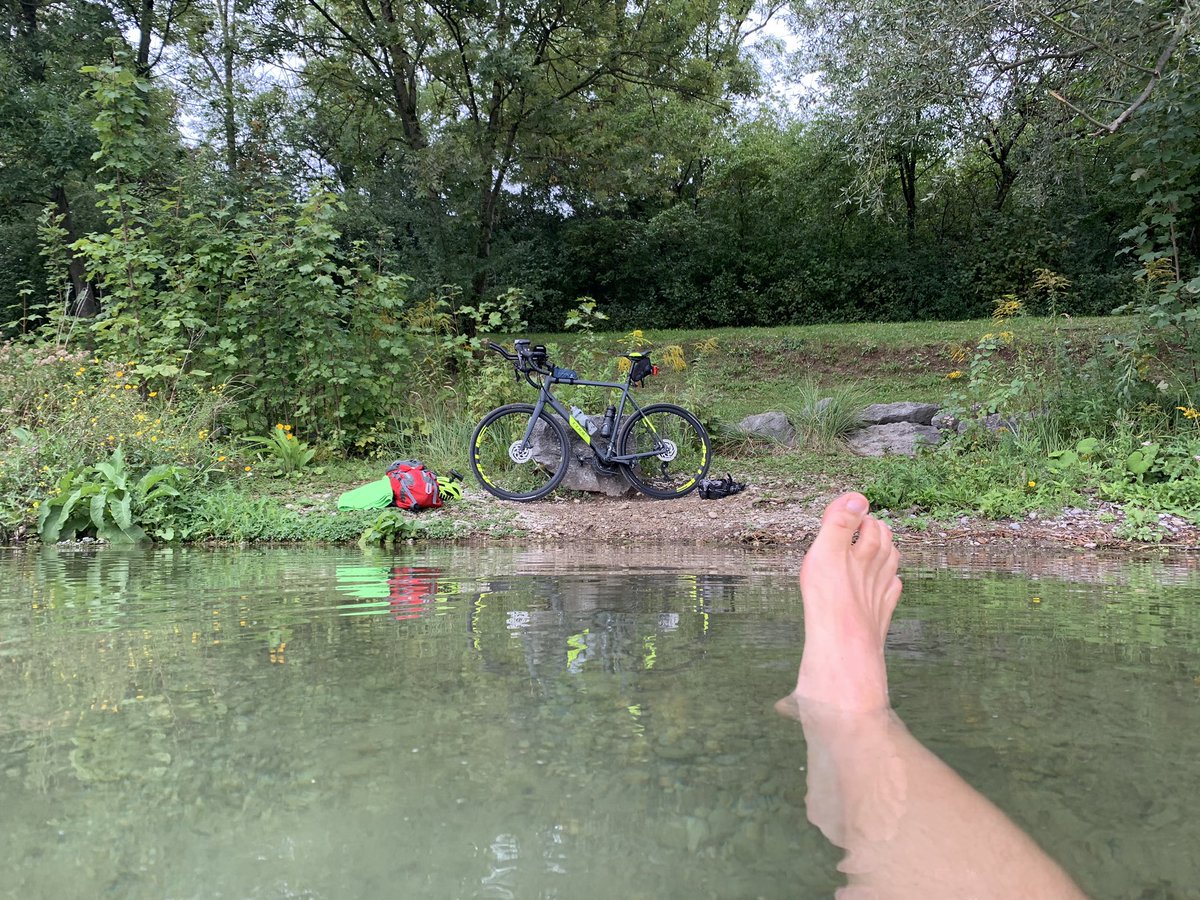 Big_Matze42's tweet photo. With a bit of dedicated #effort on my #CycloX/#TriBike #crossbreed Lake Heimstetten can be reached in just 42mins instead of the 1h03mins necessary with the #MTB.
But tonight’s cold rain didn’t do much good to this lake’s #cozinesss, either... 🥶😜🤣
#cycling #roadbike #lakeswim https://t.co/ZIUzRDmaro