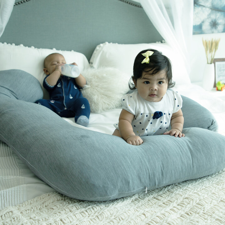 Pharmedoc's tweet photo. Stress less when keeping your toddlers in check by using our pregnancy pillow to create a safe space for feeding and play! 😃

https://t.co/I5zS1oIS4G
.
.
.
#pharmedoc #pregnancypillow #motherhoodintheraw #motherhooduncut #motherhoodrocks #parentinghack #toddlermomlife #cutebaby https://t.co/ldq4703U94