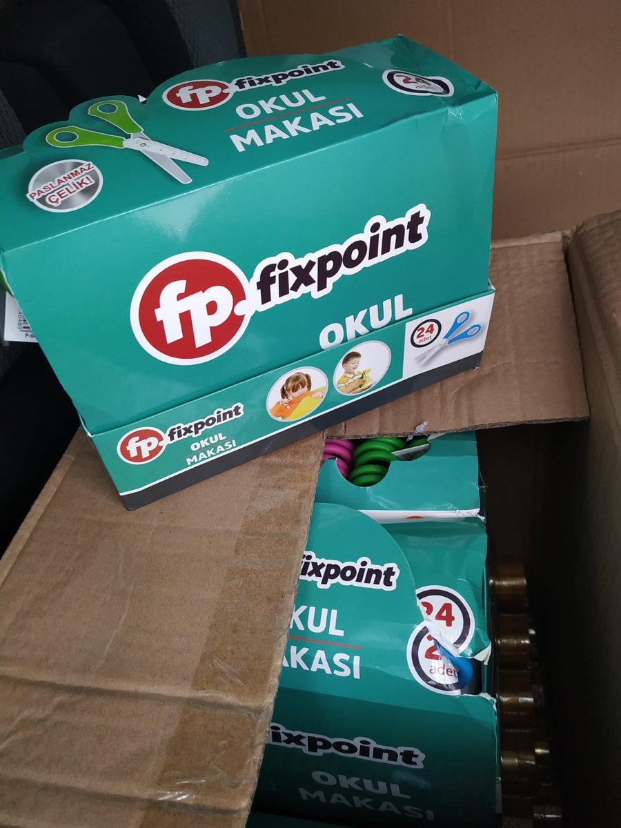 inisiyatifmerkz's tweet photo. Öğrenci kardeşlerimizin çanta ve kırtasiye malzemelerini bugün aldık.

Çocuklarımızın sağlığını düşünerek mümkün olduğunca, malzemelerimizin kanserojen madde içermemesine, kaliteli olmasına ve de yerli üretim olmasına dikkat ettik.

İnşallah, bu hassasiyetimiz hiç kaybolmayacak. https://t.co/1HjfRdSvQz