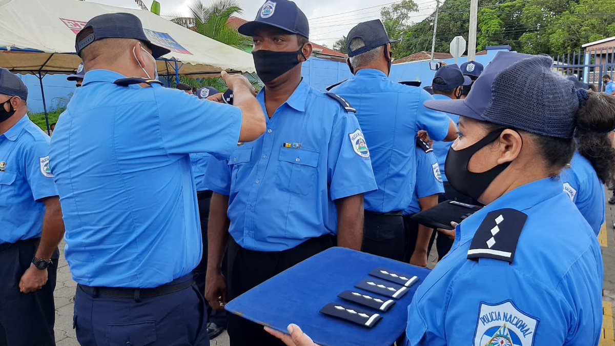 InfoCaribeNoti's tweet photo. #OrgulloPatrio #Nicaragua 🇳🇮 
#Bʟᴜᴇғɪᴇʟᴅs|| Acto de Ascenso en Grados a Hermanas y Hermanos de la Policía Nacional en Bluefields . 
#LosAzulesMisFavoritos 
#GʀᴀɴPᴜᴇʙʟᴏGʀᴀɴᴅᴇsVɪᴄᴛᴏʀɪᴀs @vppolicial
@ReDFSLN #RedFSLN @BlancaV94546346 https://t.co/bF9QUtcDHT