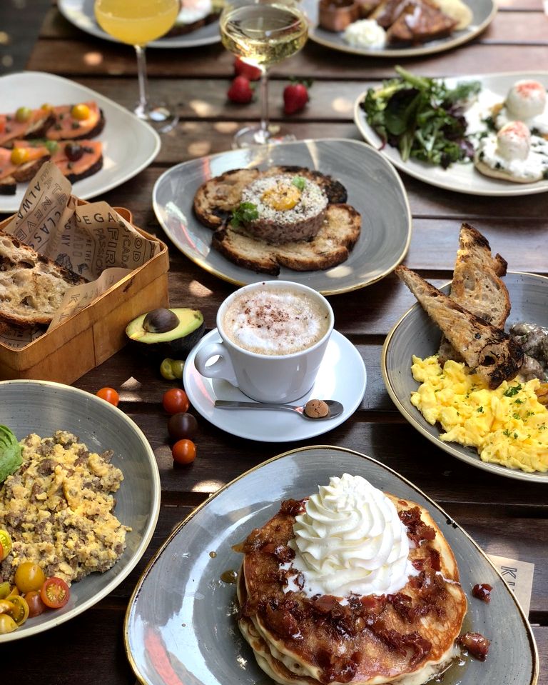 ᴛʜʀᴇᴇ ᴅᴀʏ ᴡᴇᴇᴋᴇɴᴅꜱ ᴡᴇʀᴇ ᴍᴀᴅᴇ ꜰᴏʀ ʙʀᴜɴᴄʜ.🍳 🥞 🥩 
Enjoy $20 𝙗𝙤𝙩𝙩𝙤𝙢𝙡𝙚𝙨𝙨 𝙙𝙧𝙞𝙣𝙠𝙨 until 4pm! Drinks selection includes mimosa, sangria, bloody's, Prosecco or beer. #HappyLaborDay