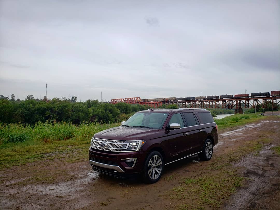 JBehindtheWheel's tweet photo. Using Mexico as my background to take snaps of the 2020 @ford Expedition Platinum Max on this rainy day Labor day.
#bordertown #fordexpedition #fordplatinum #expeditionmax #txautowriters https://t.co/sZEw4btjzX