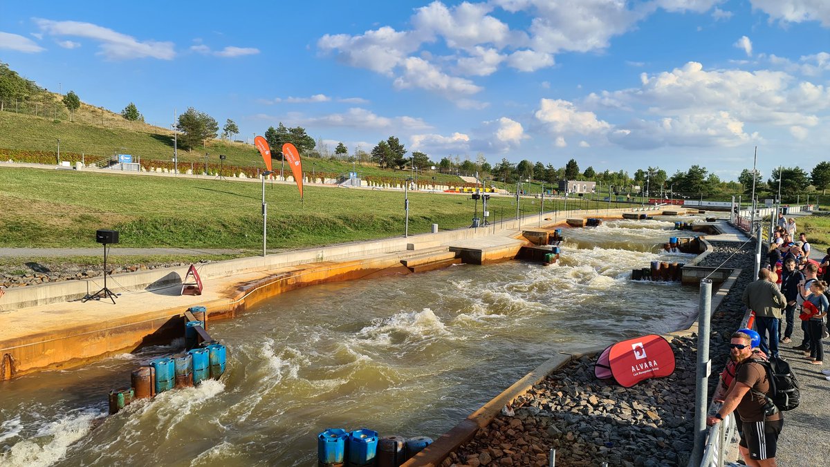SoerenMuench's tweet photo. #Alvara #Firmen #Rafting #Cup im #Kanupark #Markkleeberg, wo gestern Deutsche Meisterschaften waren.
Super viel Spass, bei herrlichen Wetter.
#eureos 2. Platz
@LeipzigTourist #Leipzig https://t.co/23nPTbkoV8