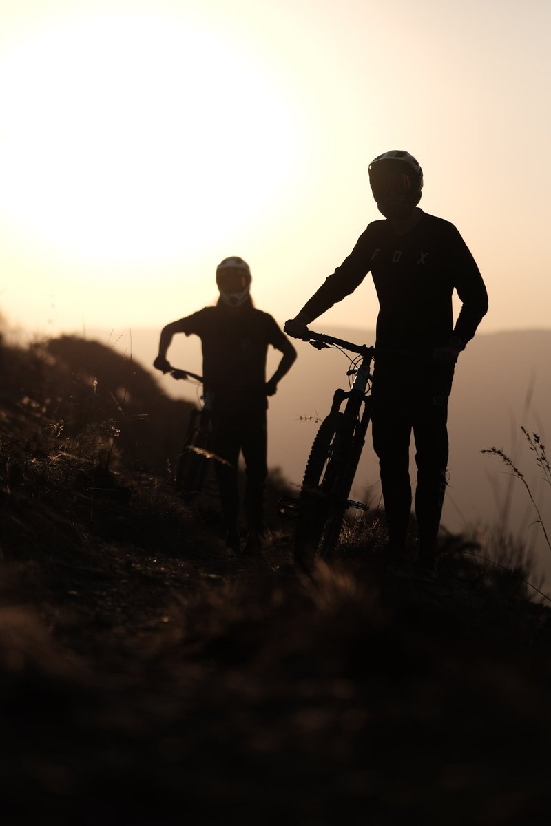 It's only Monday but I'm already looking forward to this weekend.  Team #NYT has a little something exciting planned!
#sunset #Africa #mountain #bike #travel #trek #trekSA #gobybike #destinations 

Image : Brandon Powell