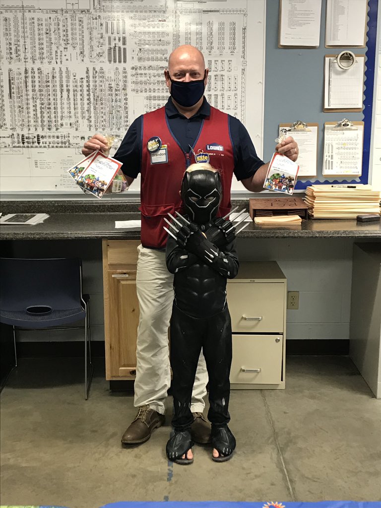 Lowes_D1294 tweet media