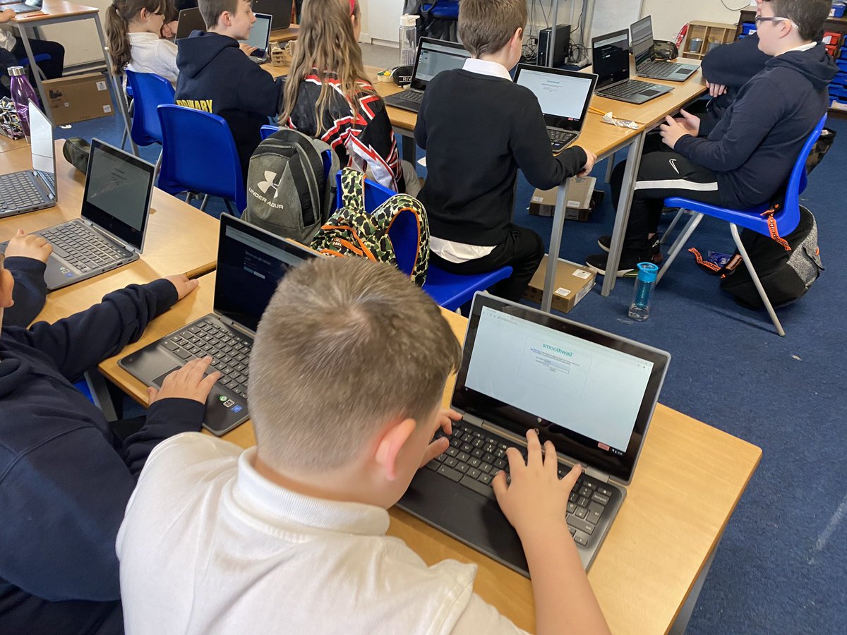 MrsNScott2018's tweet photo. P6/7 @MayfieldPS were delighted to get the chromebooks up and running this afternoon.  A quick tour of Glow and a short intro to Google Classroom before ending our day with a Kahoot challenge (or two)!  @MidDigiLearn #Technology https://t.co/OCtuPahzSQ