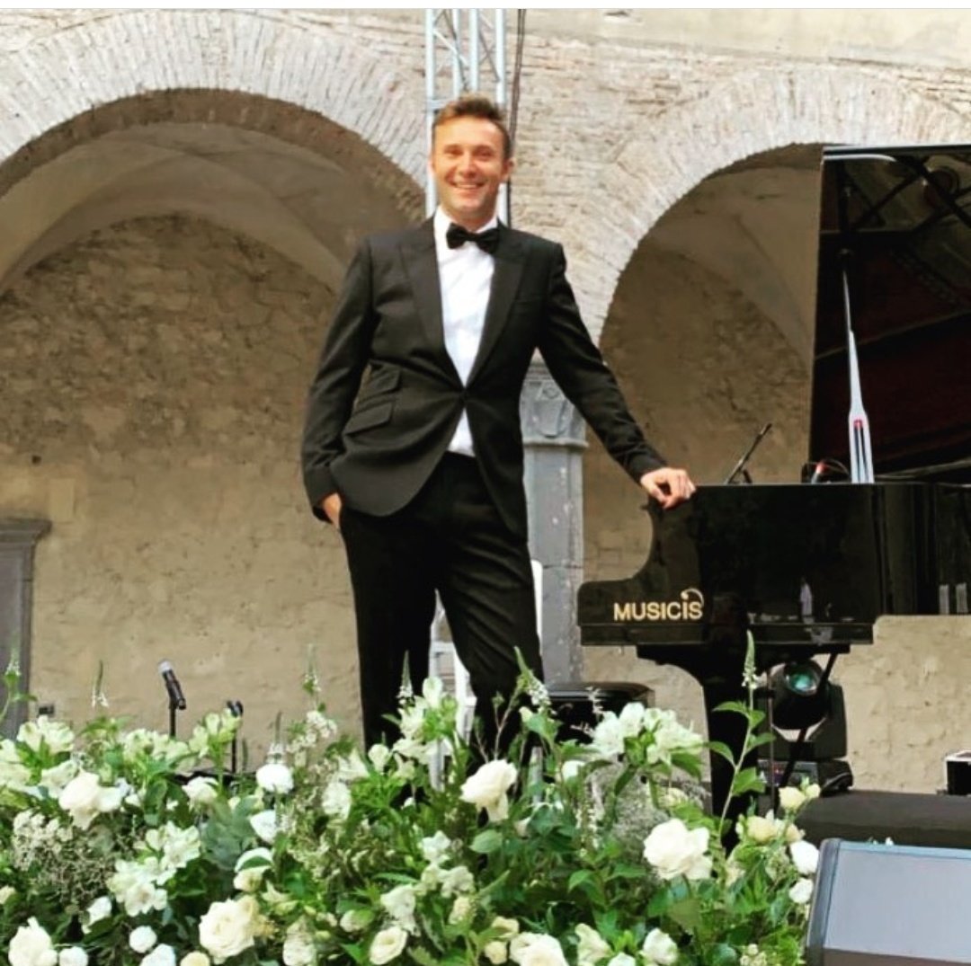 paulandcarole's tweet photo. This time last year we were in a castle in #Rome watching @KathJenkins with @Jonny_Wilkes @ImagineCruising
One of the best days of our lives!
What a difference a year makes! 🙄
#giftedtrip #jkrome #Italy #imaginewow #ChooseCruise #travel #travelbloggers #travelvloggers https://t.co/dt6clo8JcT