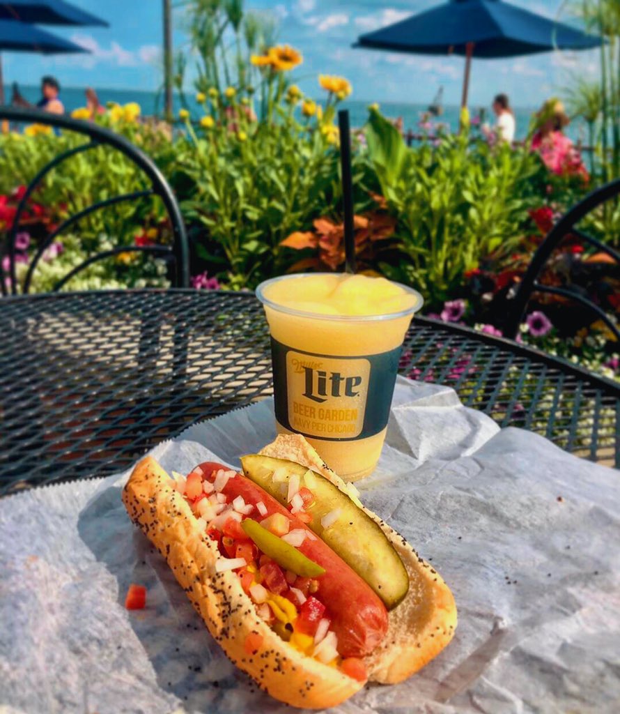 It’s the last day of the season at Chicago’s Best Beer Garden. Make your way to the Pier to soak up every last sip of summer with us!
📷: jadediningout