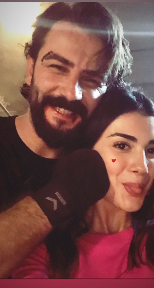 MonyMore6's tweet photo. Olha que fofura 😍🤩
#ÖzgeYağız #GökberkDemirci https://t.co/jc11PMMMZB