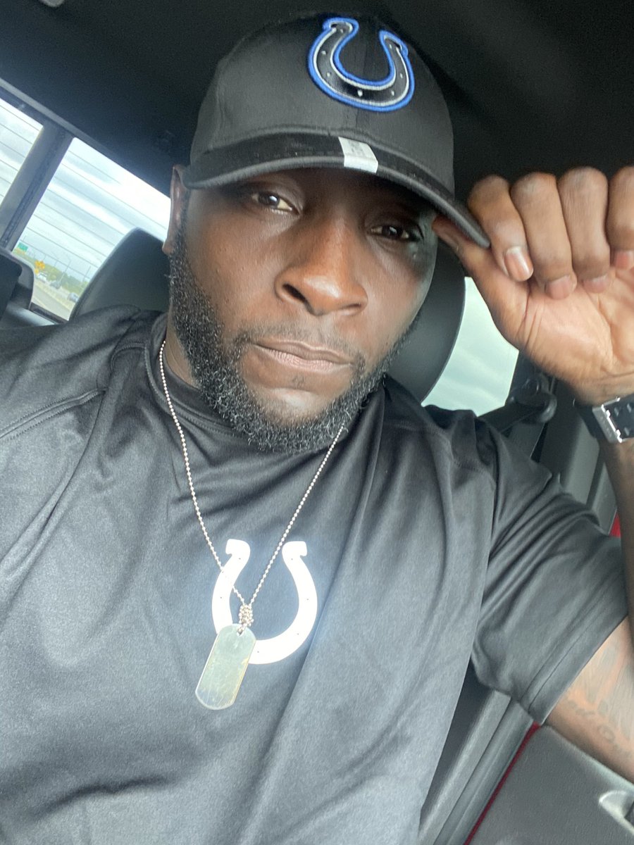 RobertMathis98's tweet photo. Still bout that @Colts Life!! Some things wonβt change Dammit! #AllBlackErrrthang #2020NewEraCOLTSGang https://t.co/tgaiaDdjgP