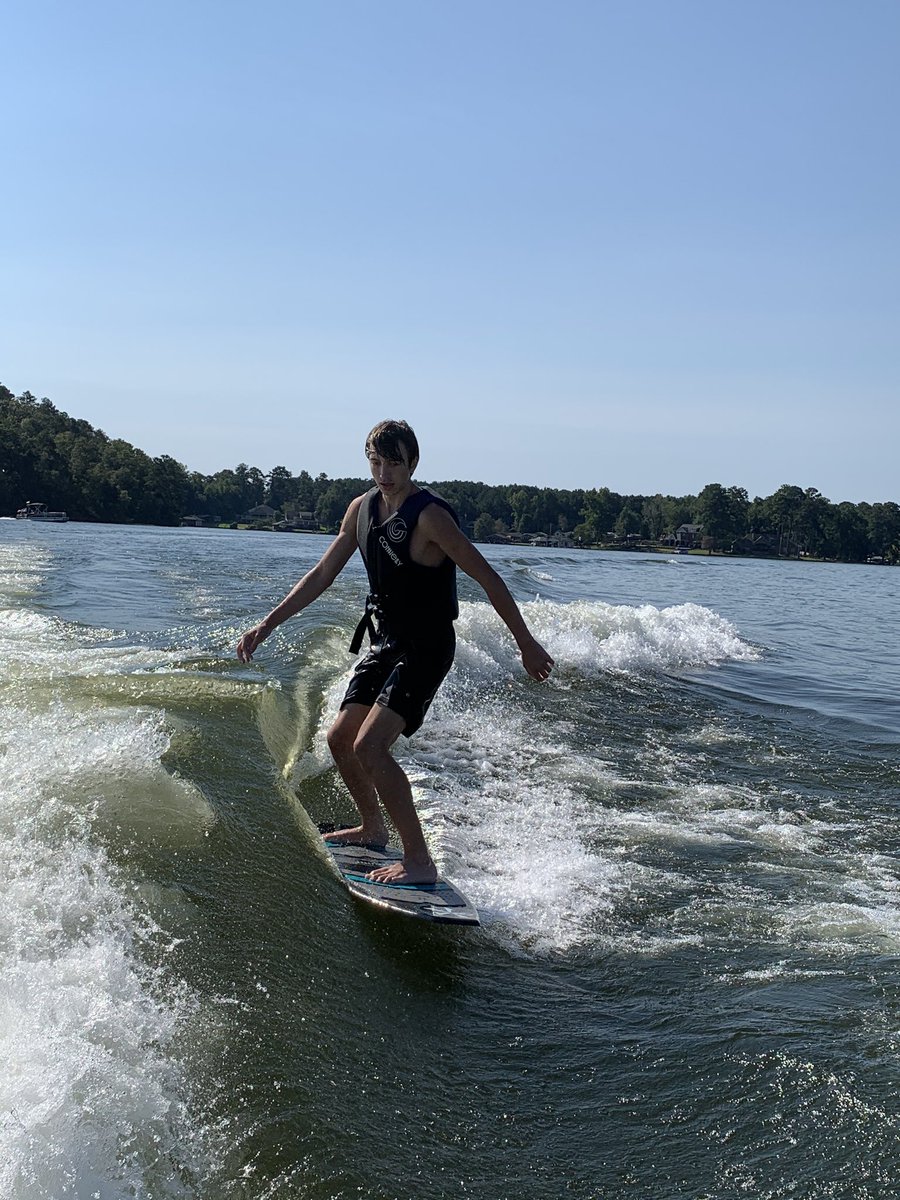 AndrewScarbor11's tweet photo. Fun morning on the lake. Happy Labor Day! #CHSxc #surfing #tubing @AbiG_Runs @harlow_clayton @SeanDorrill @CriscoAntonio https://t.co/Gy3qYqVpqC
