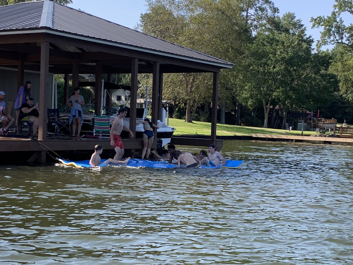 AndrewScarbor11's tweet photo. Fun morning on the lake. Happy Labor Day! #CHSxc #surfing #tubing @AbiG_Runs @harlow_clayton @SeanDorrill @CriscoAntonio https://t.co/Gy3qYqVpqC