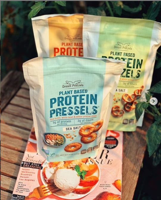 PresselsUsa's tweet photo. "These new plant-based protein @presselsusa snacks are quickly becoming a favorite. 🥨" Thanks for the ❤️ and  📷 @vegnews!

#pressels #pretzels #proteinpressels #pretzelcrisps #vegan #plantbased #snack #vegansnack #pretzels #pretzelchips #snackattack #quarantinesnack #seasalt https://t.co/HtsQrKplvb