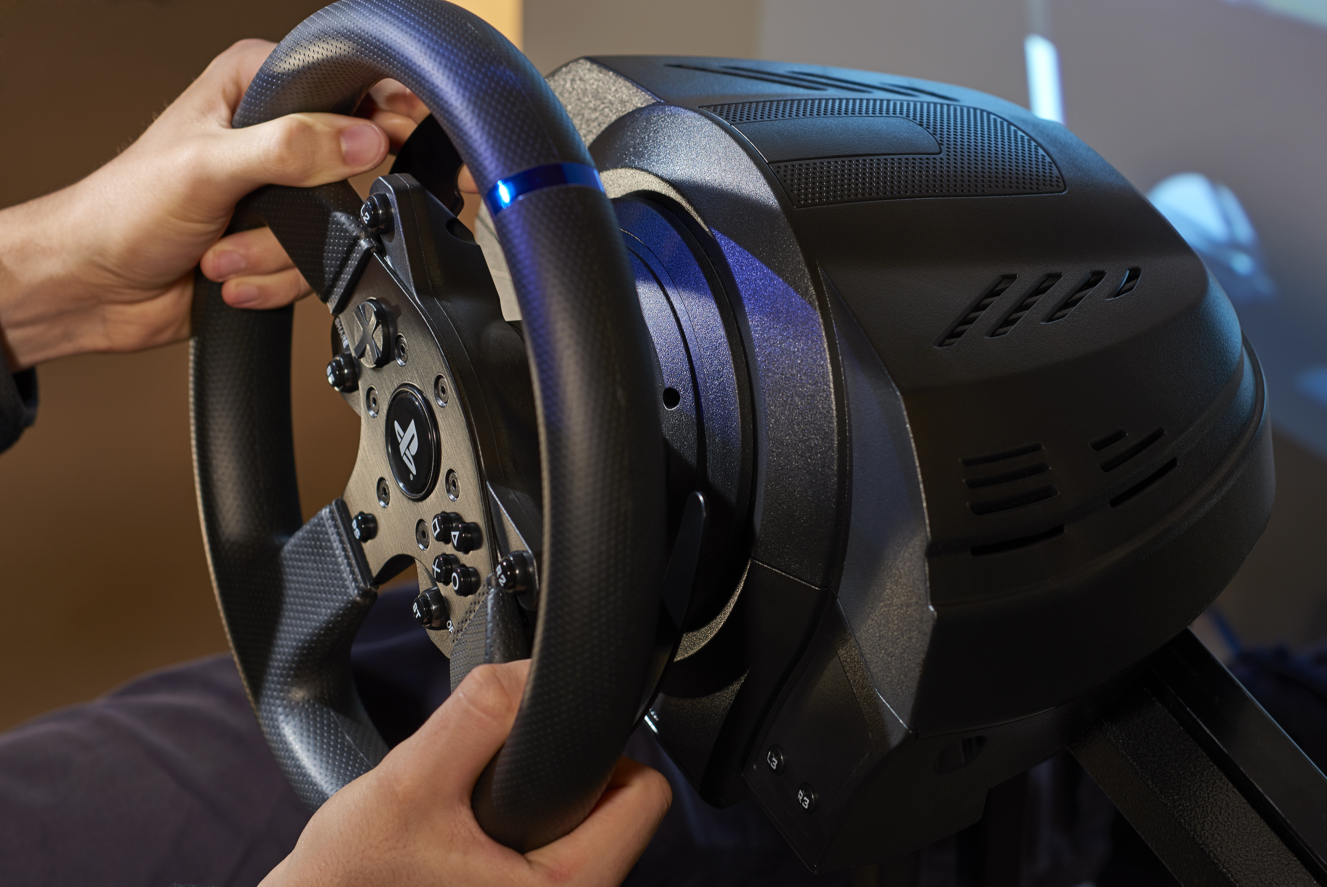 sexo Sofocante Audaz Thrustmaster Official on Twitter: "Good news Snow Runners! Enjoy the cool  #SnowRunner title on PS4 with your T80 series/ T500 series/ T150 series  /T300 series and T-GT which are now compatible thanks