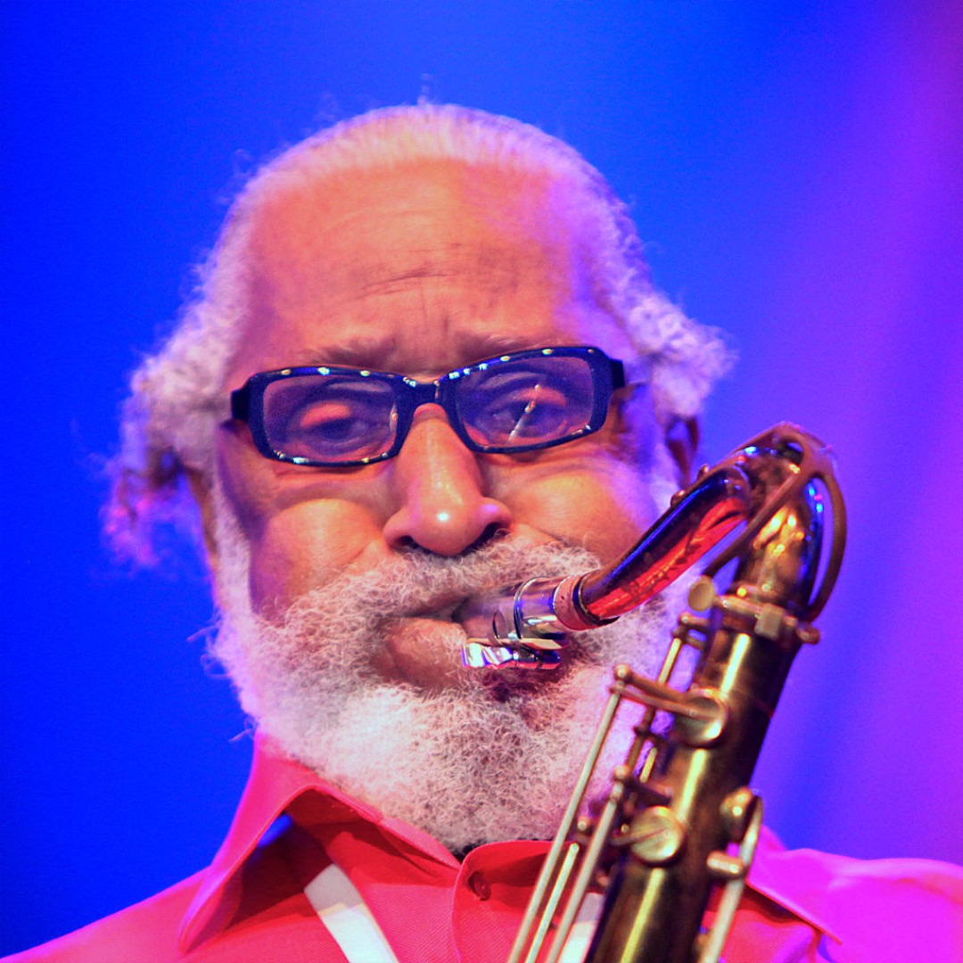 jazzdotorg's tweet image. Happy 90th bday to #SonnyRollins! The legendary saxophonist now heralded as one of jazz's greatest improvisors picked up the tenor when he was in high school &amp;amp; was mentored by #TheloniousMonk. Throughout his career, Rollins played with #MilesDavis Quintet, #DizzyGillespie, &amp;amp; more