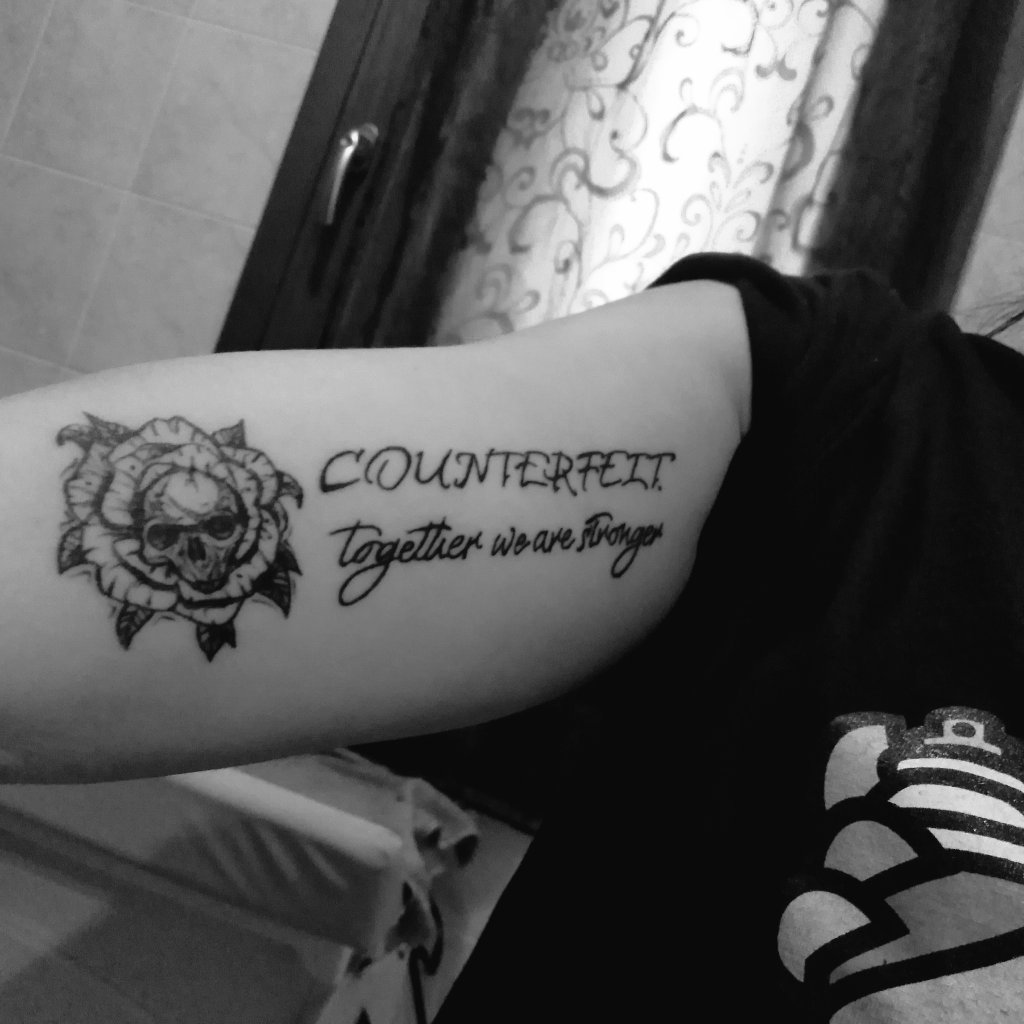 Maky89's tweet photo. @counterfeitrock 
Always with me...❤️
 in my mind ...
 in my heart ...
on my skin forever ...
@Jamiebower @imrolandjohnson @Jamescraigdrums @bower_sam https://t.co/MGMJLmKRJ7
