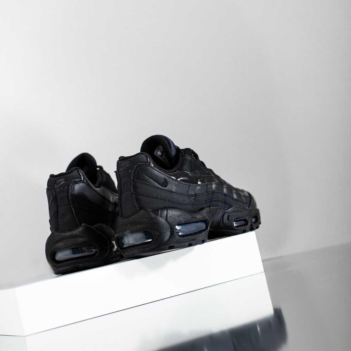 lympo_shop's tweet photo. Black sneakers is always a good idea! 🖤

Nike Air Max 95 👉 https://t.co/WiF8mhaiqH https://t.co/XvXDXMsXqC