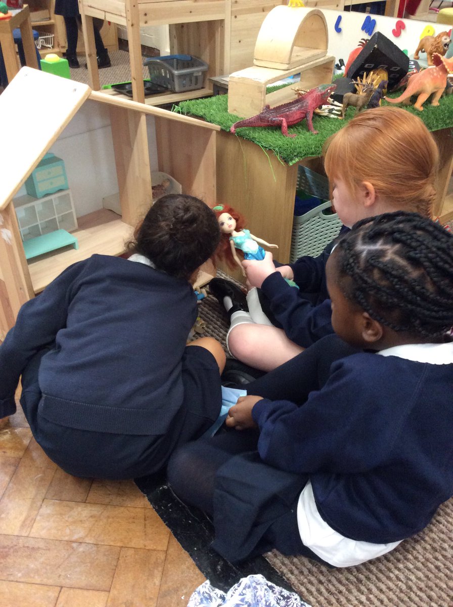 _stbederec_'s tweet photo. We are having so much fun this afternoon! All of the children have settled in beautifully and are enjoying making new friends 🤩🥰✏️🧩 https://t.co/5MdytVS1OX