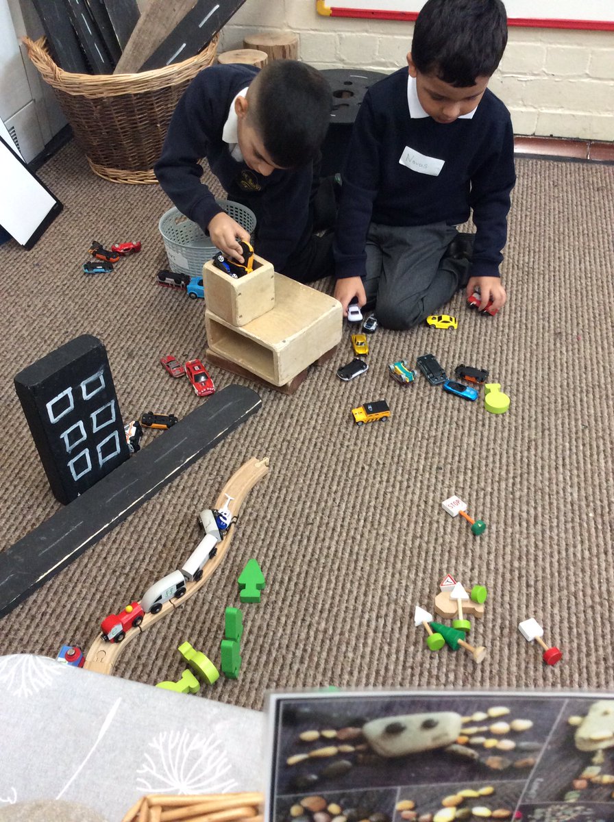 _stbederec_'s tweet photo. We are having so much fun this afternoon! All of the children have settled in beautifully and are enjoying making new friends 🤩🥰✏️🧩 https://t.co/5MdytVS1OX