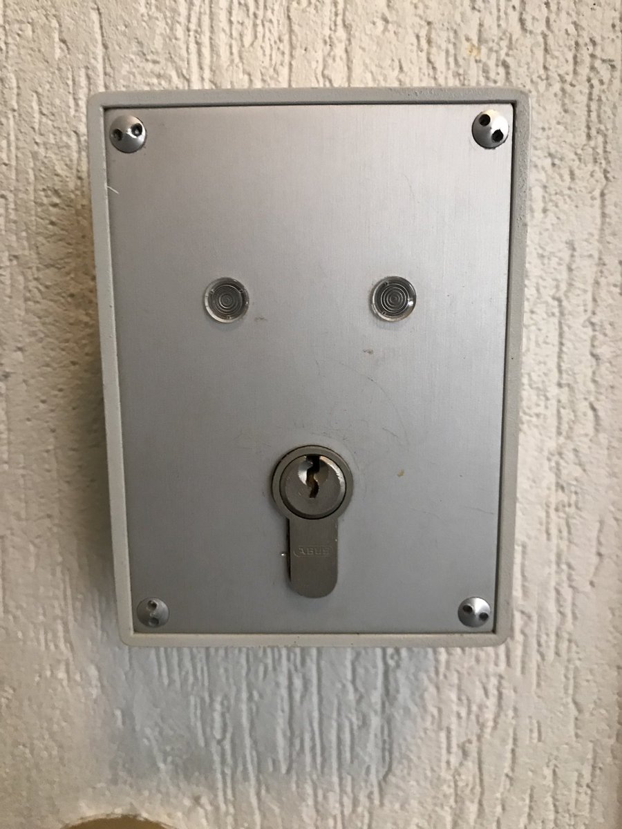 ML49730470's tweet photo. ⁦@FacesPics⁩ https://t.co/RKA7UsEcpI
