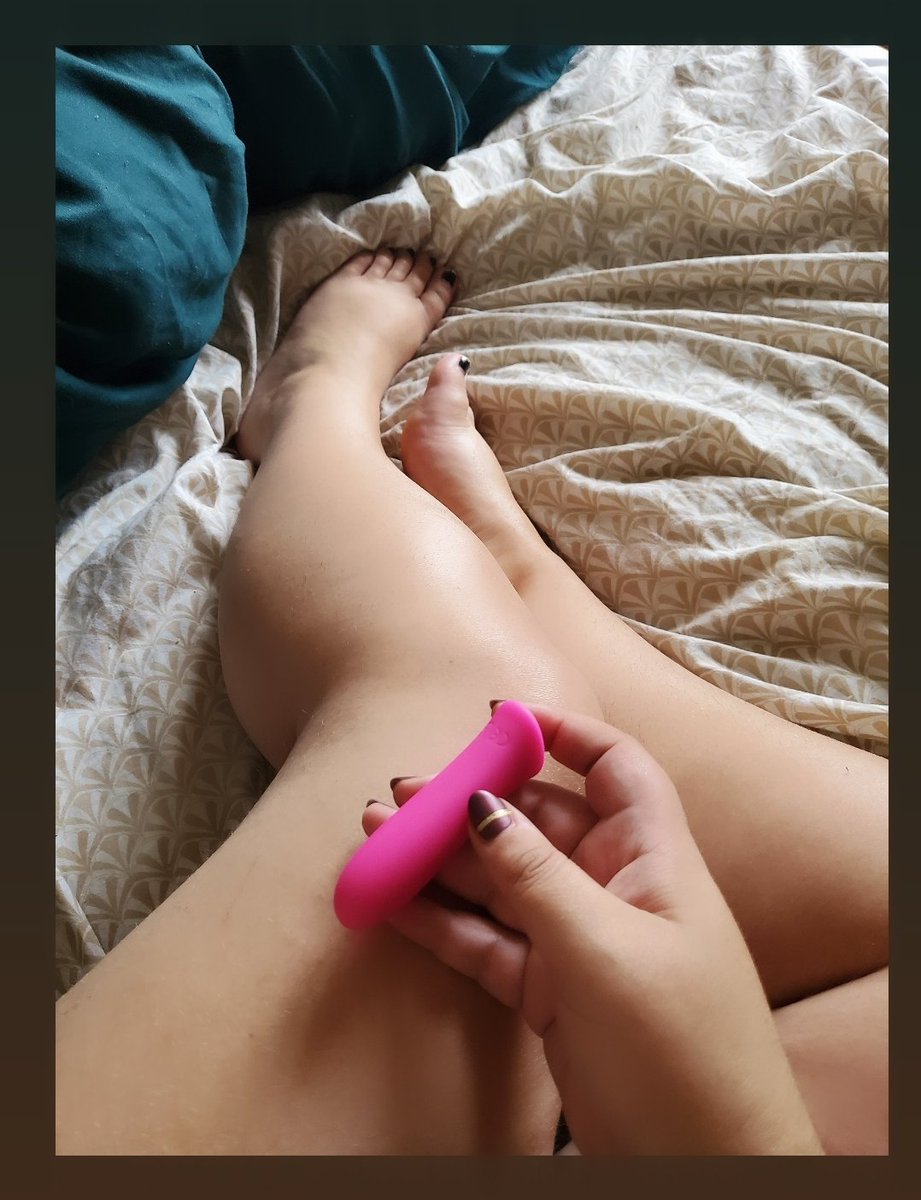 Illicitencountr's tweet photo. Small but powerful 😈💦 #horny #vibrator #clitstim #masturbation #nsfw #wetpussy #makemecum #feet https://t.co/xcnDSRbhco
