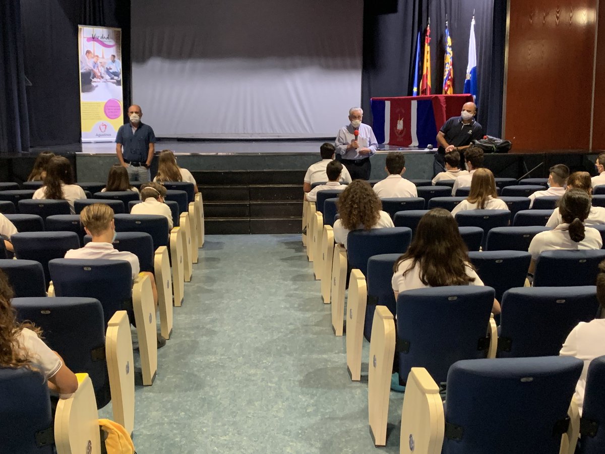 agustinosalc's tweet photo. Hoy hemos tenido la vuelta al cole de la mitad de nuestro alumnado. Se han podido reencontrar después de seis meses que se nos han hecho muy largos. ¡Estamos muy contentos de recibiros! #agustinos #agustinosalicante https://t.co/af4Od9VAAa