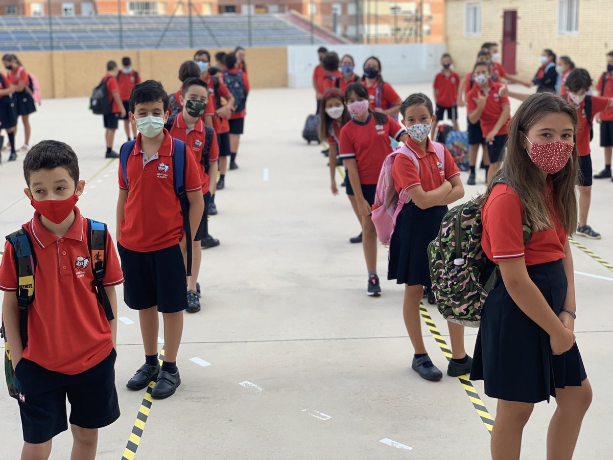agustinosalc's tweet photo. Hoy hemos tenido la vuelta al cole de la mitad de nuestro alumnado. Se han podido reencontrar después de seis meses que se nos han hecho muy largos. ¡Estamos muy contentos de recibiros! #agustinos #agustinosalicante https://t.co/af4Od9VAAa