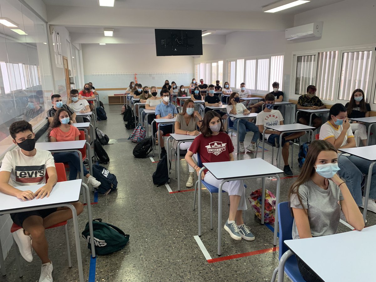 agustinosalc's tweet photo. Hoy hemos tenido la vuelta al cole de la mitad de nuestro alumnado. Se han podido reencontrar después de seis meses que se nos han hecho muy largos. ¡Estamos muy contentos de recibiros! #agustinos #agustinosalicante https://t.co/af4Od9VAAa