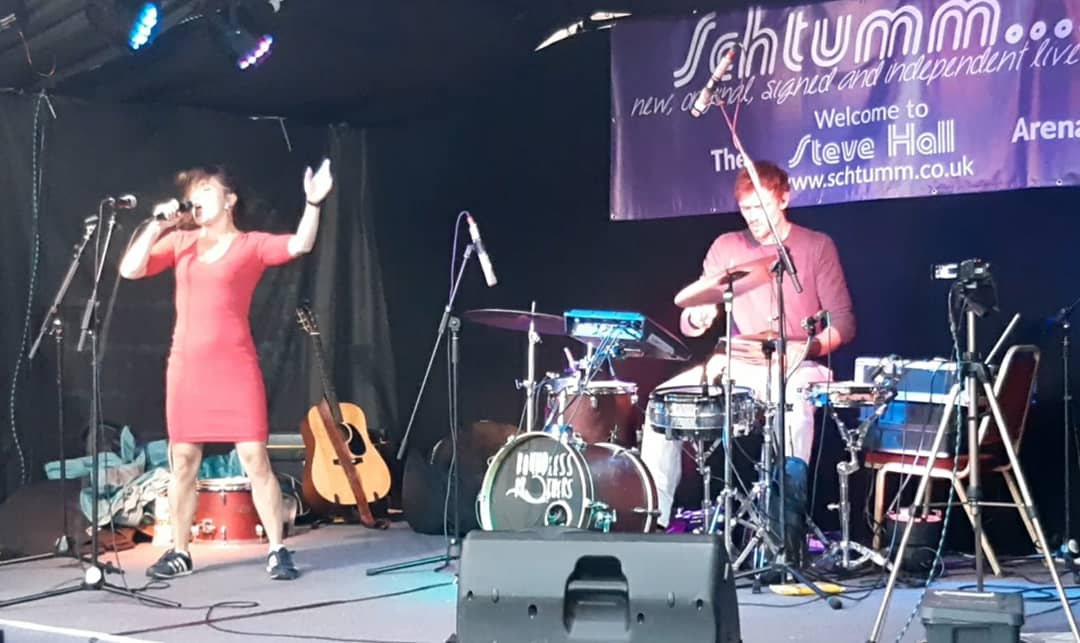 Critter_Cat's tweet photo. Wonderful in Wiltshire last night! Big thanks to @QueensHeadBox and @Schtumm1 for hosting a terrific evening of live music, safely socially distanced and sounded superb ๐ถ
#letthemusicplay #boundlessbrothers #septabeat https://t.co/uQqTx0qOag