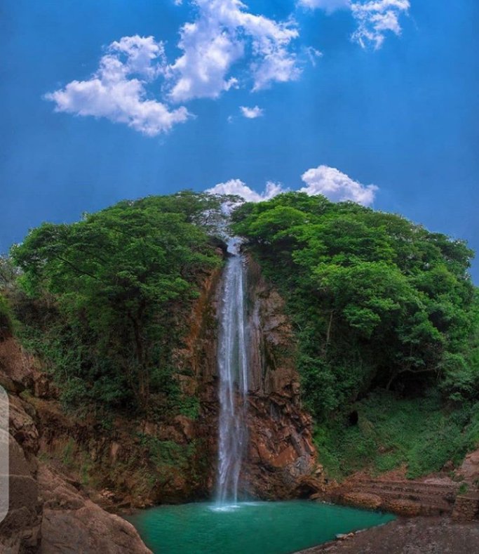 PanchtattvaA's tweet photo. Away from the hustle bustle of urban city Dehradun, Tiger Falls is a magnificent waterfall located amidst hilly terrain near Chakrata.

.
.
#waterfall #beautiful #elevation #megestic #love #fun #picnic #family #friends #chakrata #uttarakhand #beautiful_uttarakhand https://t.co/jITCNdyQRv