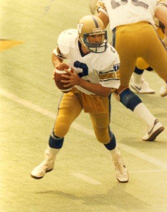 IfJimDontKnow's tweet photo. Sept 7/84 (36 yrs today), #WinnipegBlueBombers 65 #OttawaRoughRiders 25 @ #Winnipeg. #Bombers' #TomClements was good on 18 of 22 for 300 yards and 5 TD passes. #WillardReaves rushed for 221 yards. https://t.co/CkjVYzR3L7