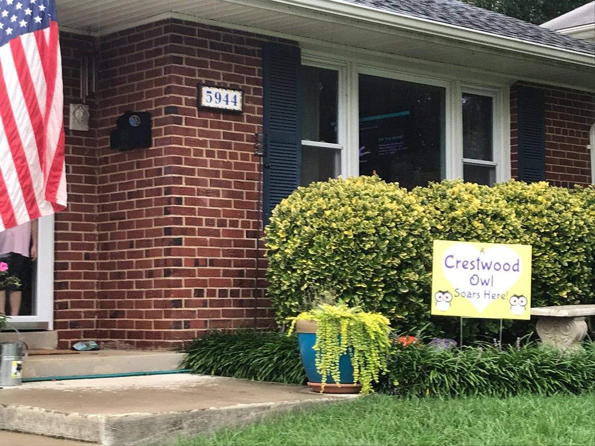 The first round of signs are soaring through the hood. Don’t miss out, Order yours today! $10

docs.google.com/forms/u/2/d/e/…