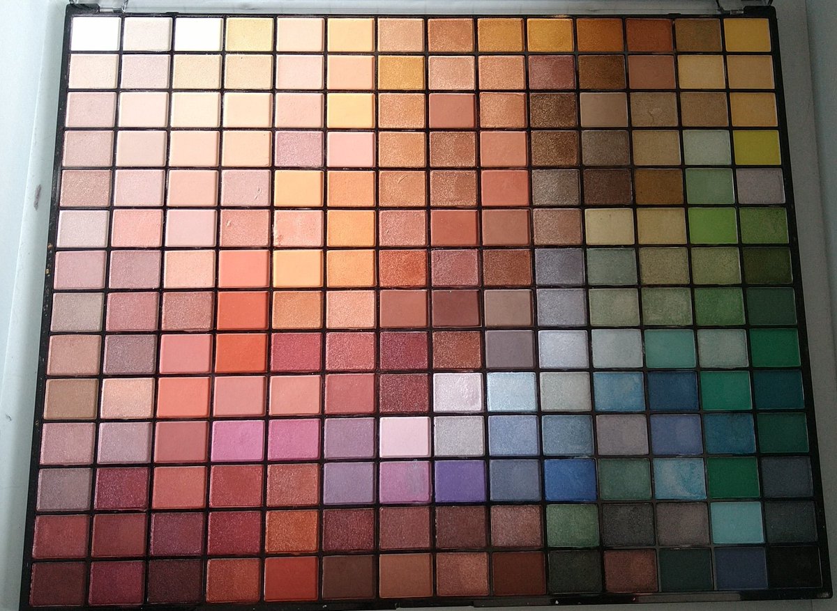Revolution Colour Spectrum, it's amazing, it's huge, it's pretty, it works so good, it's just a shame that it's missing a few sorts of shades and has some similar ones. Feat. an example