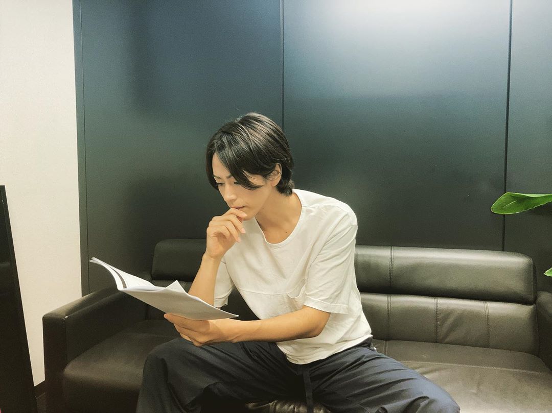 fakechantomo's tweet photo. [IG] #9月もよろしくお願いします #除菌大事 #廣瀬智紀 #長い髪 https://t.co/Rj9zufcsZG