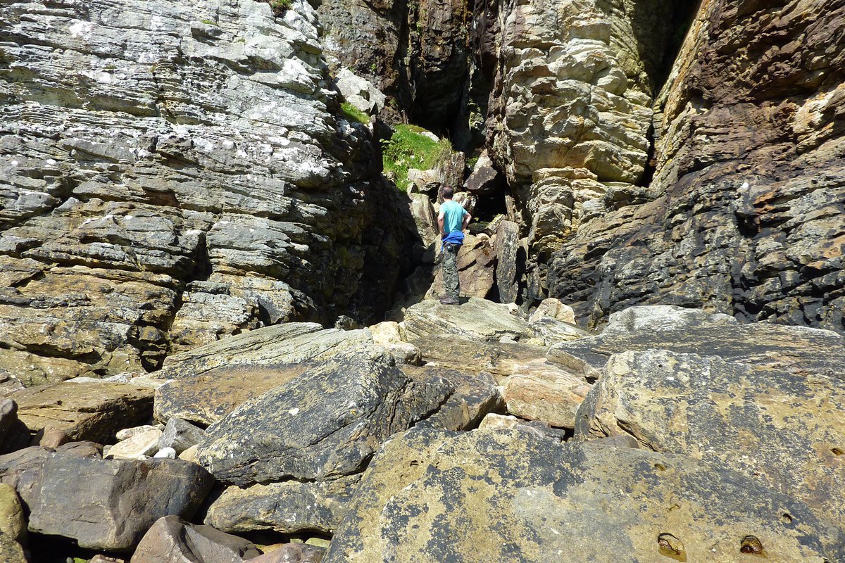 bpc1745's tweet photo. Shots from a trip to the Prince’s cave at Elgol, Isle of Skye. Here in July 1746 Prince Charles Edward, who was then under the protection of Clan MacKinnon, spent his last night on Skye crossing over to the mainland the following day. https://t.co/PurcOF7lcg