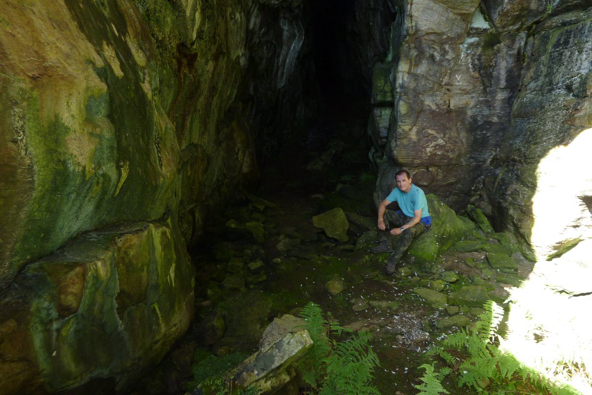 bpc1745's tweet photo. Shots from a trip to the Prince’s cave at Elgol, Isle of Skye. Here in July 1746 Prince Charles Edward, who was then under the protection of Clan MacKinnon, spent his last night on Skye crossing over to the mainland the following day. https://t.co/PurcOF7lcg