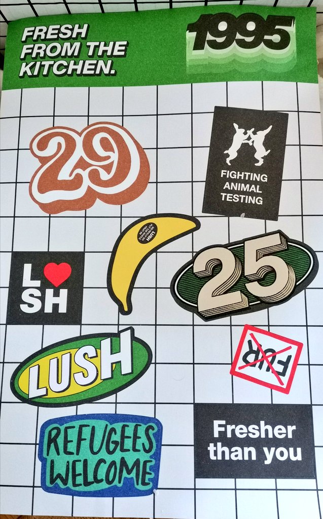 Nico130921's tweet photo. @LushFr Box spéciale 25 ans 🥂 Sympa l'idée des stickers 😉
Oh un savon Dirty Boy 🙃
Bon alors happy anniversary Lush :)
#LushKitchen #LushCommunity #LushTime https://t.co/NBj4fLYfCo