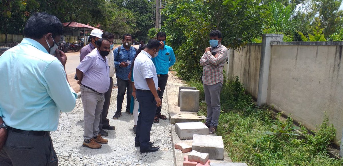 smgsmartcity's tweet image. MD Chidanand Vatare inspected Smart Road Package 2b at Nurse Quarters, Sharavati nagar, Hosamane with AEE, AE PMC Tata Consultancy Engineers and Contractor Representative

#ChidanandVatare
#Kavanadivakar 
#kuidfc
