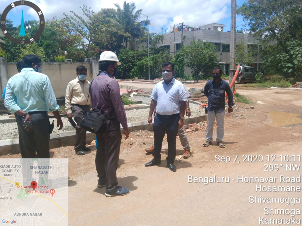 smgsmartcity's tweet image. MD Chidanand Vatare inspected Smart Road Package 2b at Nurse Quarters, Sharavati nagar, Hosamane with AEE, AE PMC Tata Consultancy Engineers and Contractor Representative

#ChidanandVatare
#Kavanadivakar 
#kuidfc