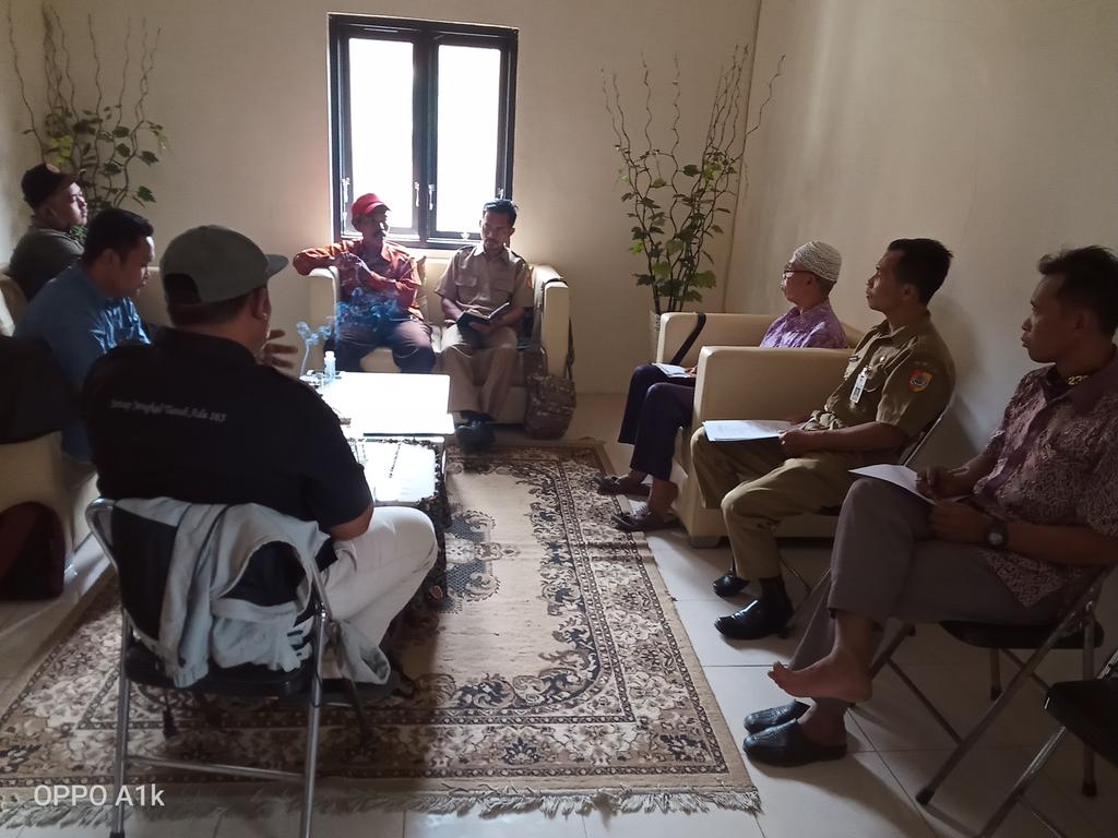 Lukmankafaa's tweet photo. Hari ini kami #PendampingDesa kec trmpurejo kab Jember,memfasilitasi pengembangan BUMDes curah Nongko.@PPMD_Official
@AndryDewantoAh1
@itongtapsd
@alifatulLailiy
@anikurnia2006
@SemutCilik3
#KabarPendampingDesa @tppkemendes
#MulaiDariDesa
#DitjenPPMD
#KemendesPDTT https://t.co/bHijDY7VDT