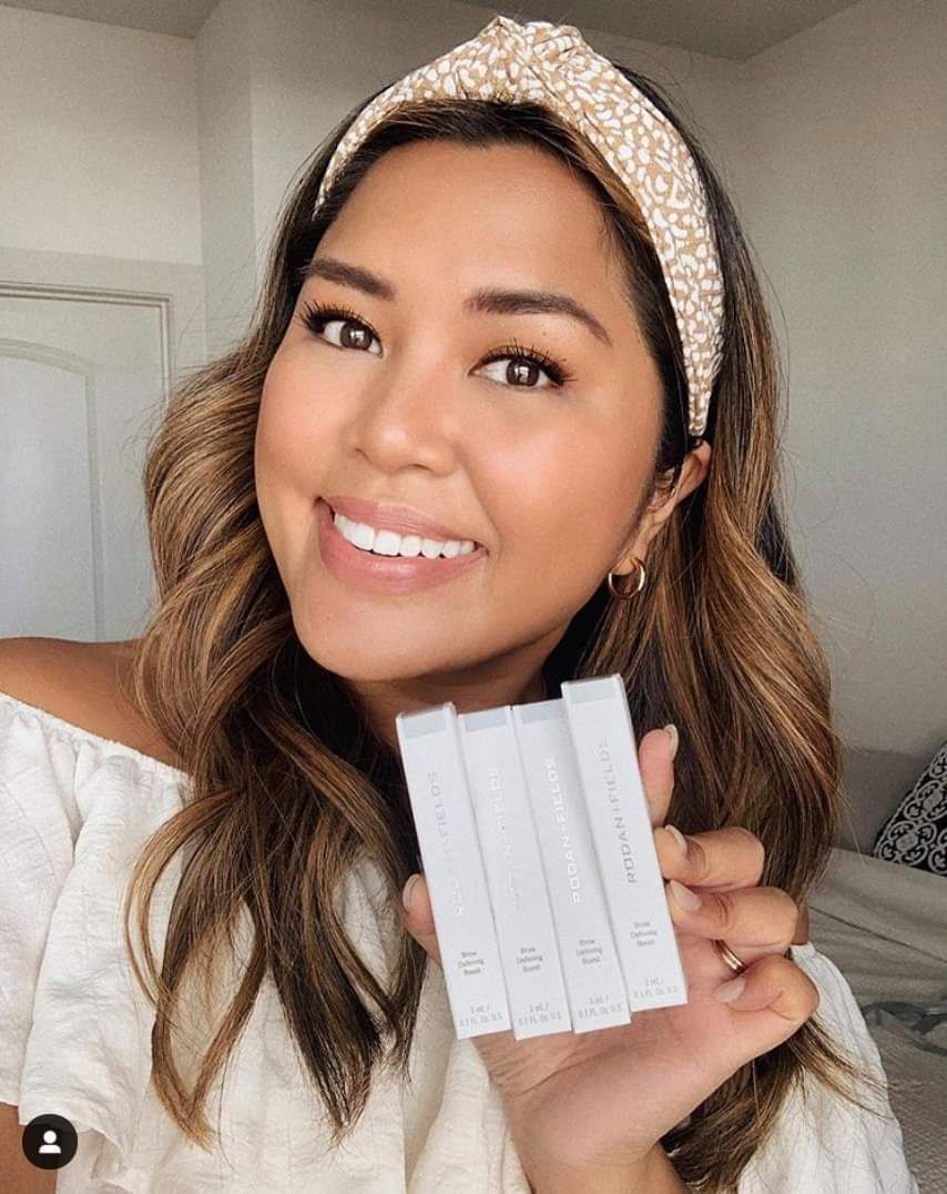 Tcmae938's tweet image. New brows! 😍 The one thing your mask doesn’t cover so you might as well make them look FABULOUS!!!

#NoMicrbladingNeeded #BrowDefiningBoost #BrowGoals #TCarrasquillo