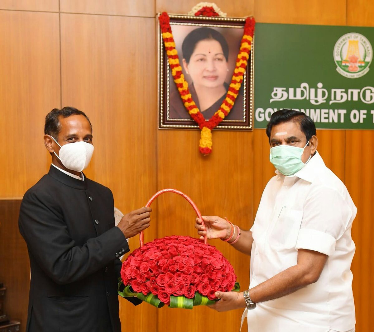 CMOTamilnadu's tweet photo. சென்னை தலைமைச் செயலகத்தில் இன்று (07.09.2020) இந்து சமய அறநிலையத்துறை ஆணையராக நியமிக்கப்பட்டுள்ள டாக்டர் எஸ்.பிரபாகர் இ.ஆ.ப., அவர்கள் நேரில் சந்தித்து வாழ்த்து பெற்றார்.

டாக்டர் எஸ்.பிரபாகர் இ.ஆ.ப., அவர்களது பணி சிறக்க எனது மனமார்ந்த வாழ்த்துகள்! https://t.co/aDBXWT2HIO