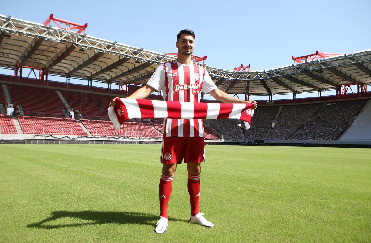 olympiacosfc's tweet photo. Η πρώτη μέρα του Πέπε στο Καραϊσκάκη! / Pêpê's first day at Karaiskakis stadium! 🔴⚪
 
#Olympiacos #Transfer #Welcome #PedroRodrigues #Pêpê #WeKeepOnDreaming https://t.co/9nwk7jFK9H