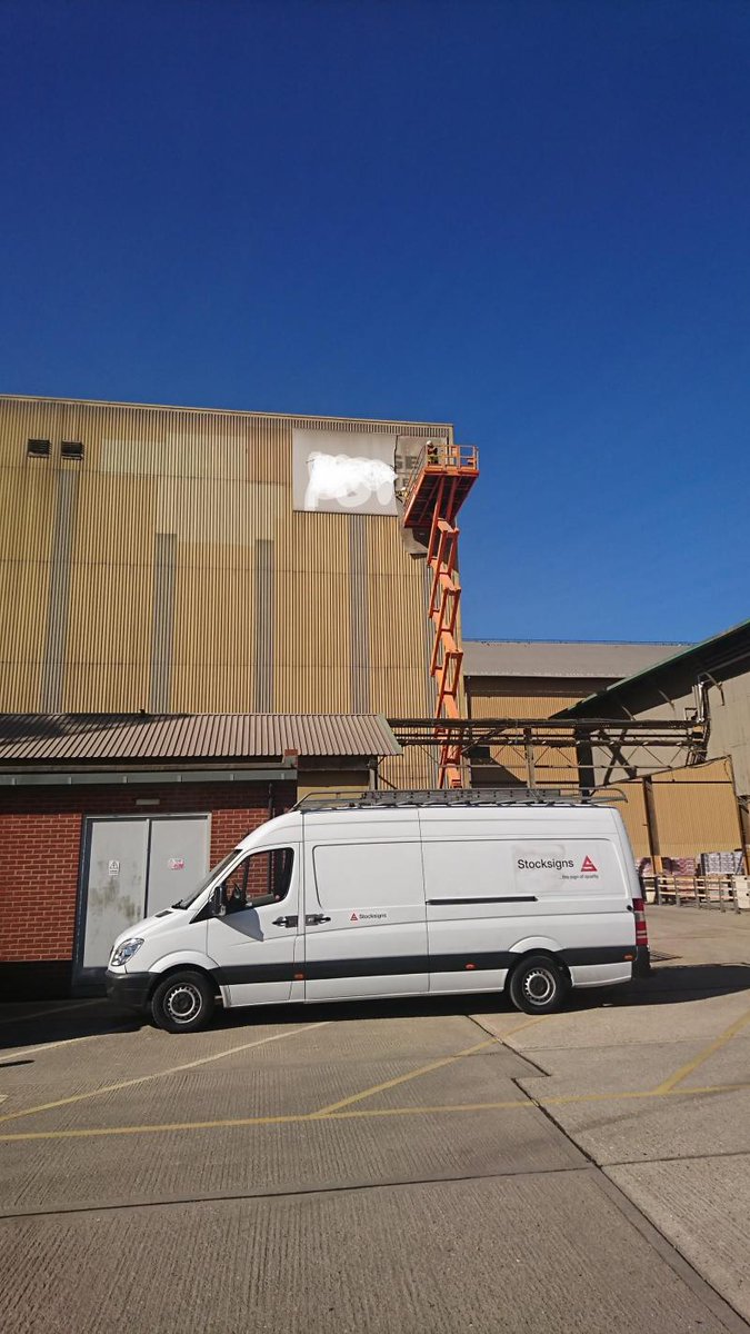 Stocksigns's tweet photo. Looking back at past work examples that our Projects &amp; Survey Manager David Cload has over seen. In this photo they are replacing an 8x5 meter sign at a height of 25 meters. It most certainly looks like they had a nice day for it.
#installation #signs #install #highlevelaccess https://t.co/8f6SZkKPyo