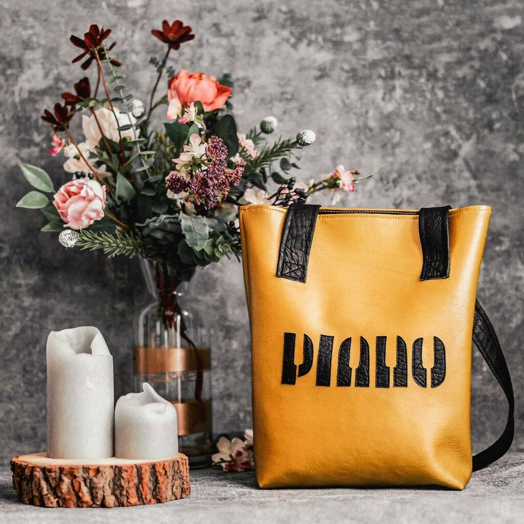 solbags_com's tweet photo. I could write a song by my new piano
I could sing about how much I love this bag 😁
🛍➡️ #etsyshop ➡️ link in bio 
🎹
🎹
🎹
🎹
🎹
#solbags #bysolbags #pianobag #pianoartist #pianoleatherbag #pianoinsta #pianoist #pianoismylife #pianomaker #pianolover🎹 #… https://t.co/MZKse0hqfY https://t.co/N2NKaEnLP7