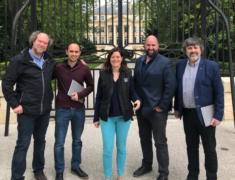 GrupoPenaflor's tweet photo. 🥂 Hoy proponemos un brindis muy especial por nuestro gran equipo de Enología, que con su compromiso y pasión por lo que hacen logran que nuestros vinos sean reconocidos en el mundo. 🥂
¡Feliz Día del Enólogo! 
#vinoargentino https://t.co/ot7ijoQaj3