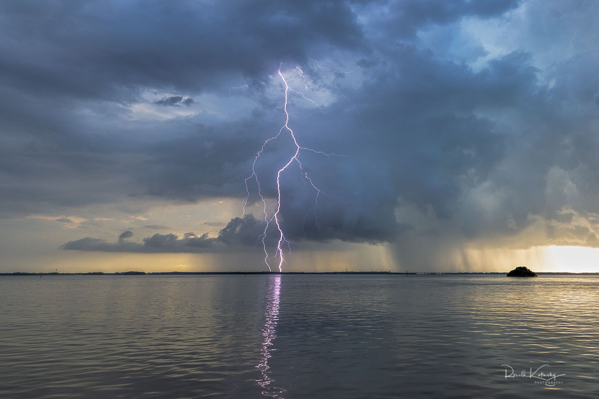 rkotinsky's tweet image. Stormy Sunset at St. Petersburg - Florida - Sept. of 2020.
25% off Sitewide -  Labor Day Sale - rkotinsky.com 

@StormHour
 
@ThePhotoHour
 #lightning #storm #weatherf