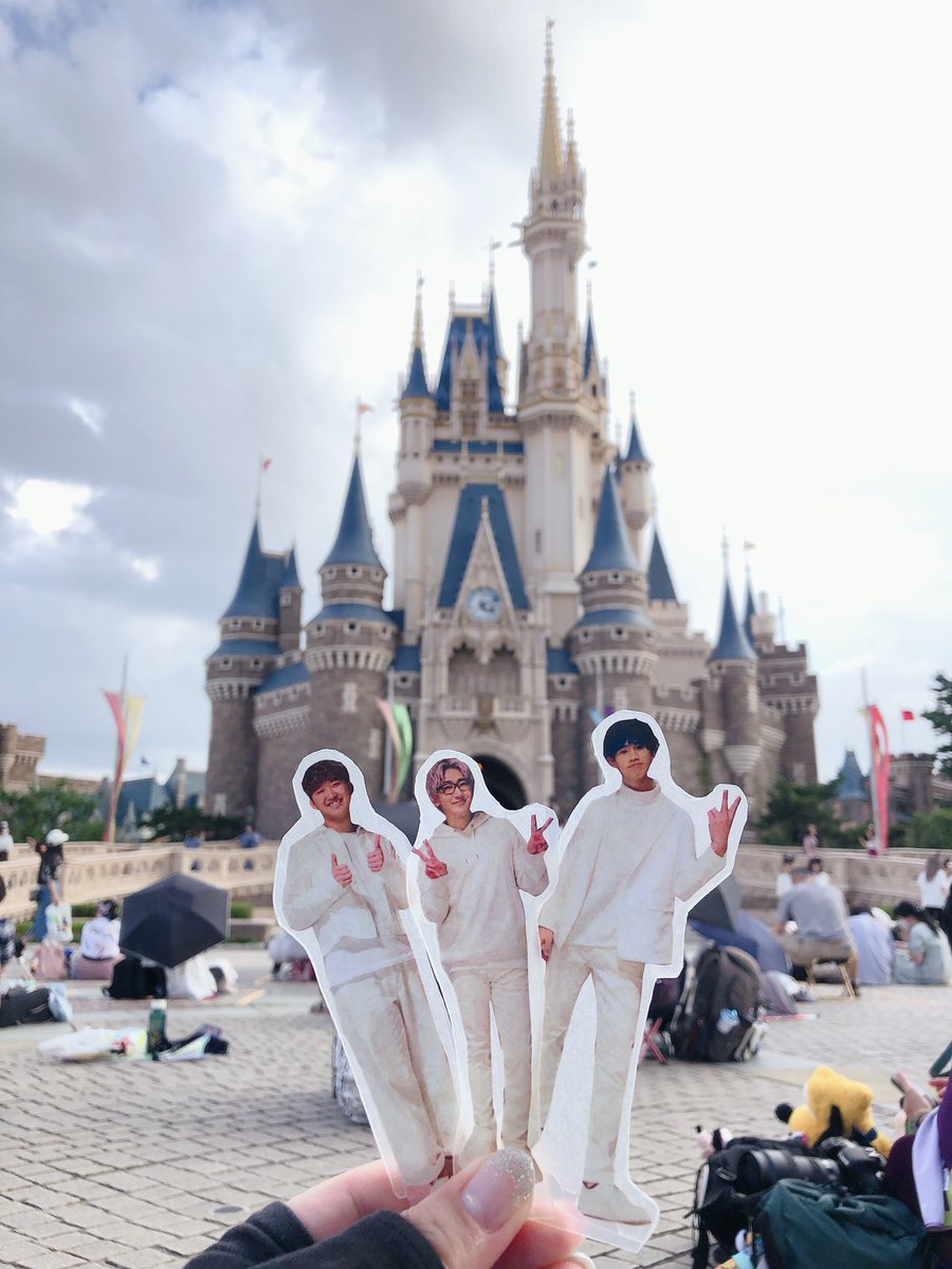 Miyuki425 On Twitter Aoiroとディズニーなう的なお写真 シンデレラ城もaoiroも青空が良く似合う O O Aoiro アクリルスタンド ディズニーランド