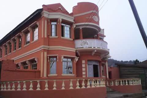 KogiSocials's tweet photo. IN PHOTO: The famous Oke-Mopo House, Odo-Ero, Kabba, KOGI STATE. #KogiCommunity https://t.co/BoIRwUa8OQ